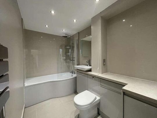 Comer Crescent, Southall, UB2 - Photo 1