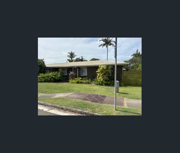 Spacious Three Bedroom Home in Prime Buddina Location! - Photo 5