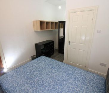 4 bedroom terraced house to rent - Photo 5