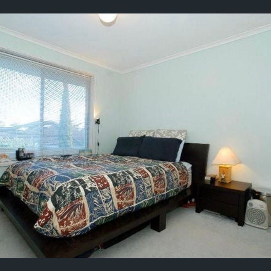 Stylish 2-Bed Unit in Prime Location at Mentone - Photo 1