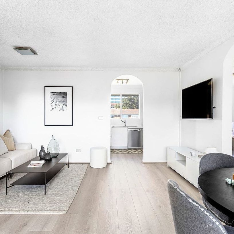 Spacious Modern Apartment in Ultra Convenient Location - Photo 1