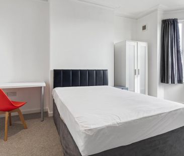 8 bedroom semi-detached house to rent - Photo 3