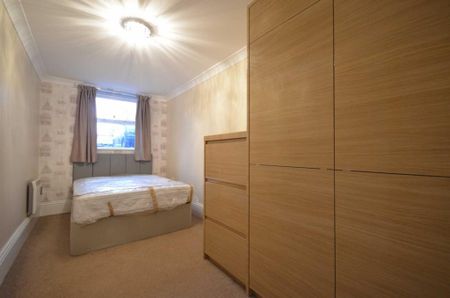 3 bedroom flat to rent - Photo 4