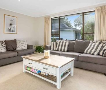 Family Home in Whitby - Photo 2