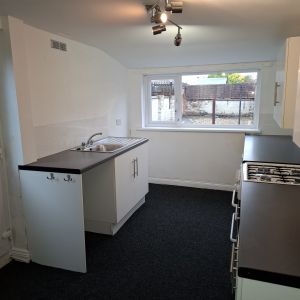 2 Bedroom Family Let - Photo 2
