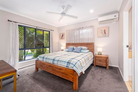 Charming Family Home in Highly Sought-After Elanora - Photo 3