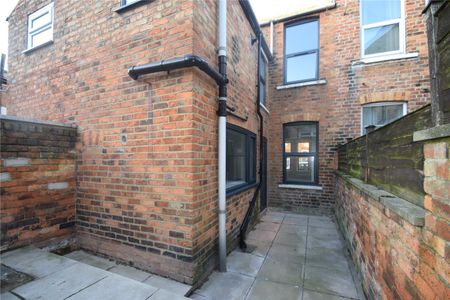 3 bed terraced house to rent in Sandringham Street, Scarborough, YO12 - Photo 3