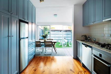 Well presented Contemporary Living with Victorian Charm - Photo 5