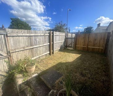 2 bedroom end of terrace house to rent - Photo 2