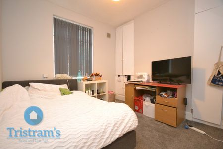 5 bed Mid Terraced House for Rent - Photo 3