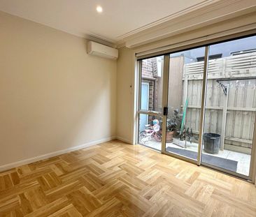 ARCHITECTURALLY DESIGNED TOWNHOUSE IN THE MCKINNON SCHOOL ZONE - Photo 5
