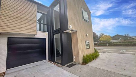 Easy-Care, Executive Living - Photo 5