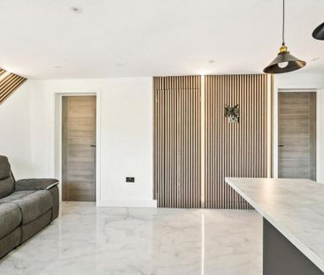 1 bedroom in a house share to rent - Photo 4