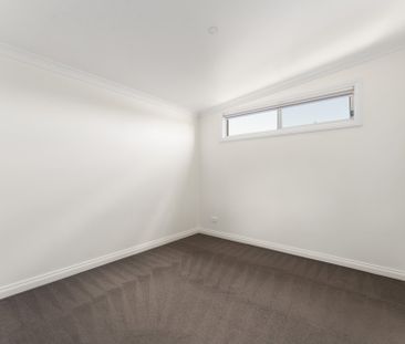 Two Bedroom Townhouse In Sunbury's Tranquil Pocket - Photo 4