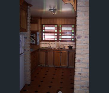 QUIET STUDENT ACCOMMODATION WITH IN GROUND POOL & AIR CON - DON'T M... - Photo 3