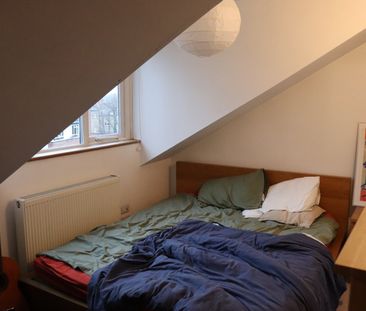 1 Bed Flat, Sheen Road, TW9 - Photo 3