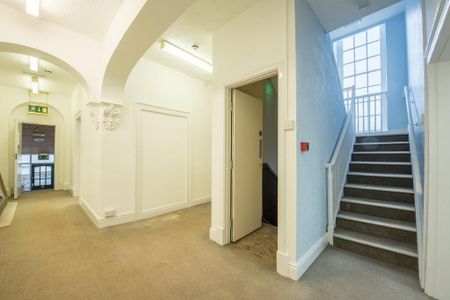 5 bedroom end of terrace house to rent - Photo 2