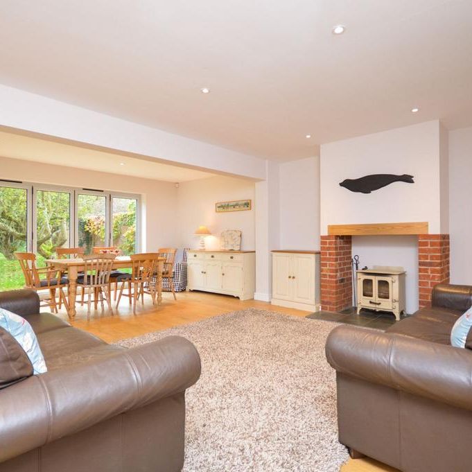 5 bedroom detached house to rent - Photo 1