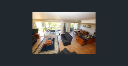 EMERALD LAKES-THE COVE, WATERFRONT HOME - Photo 5