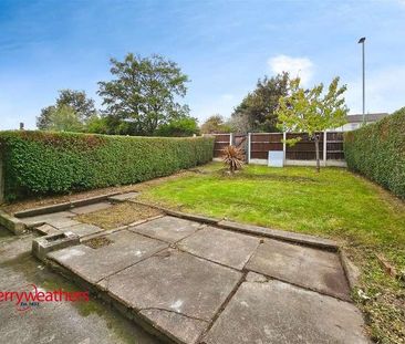 Heatons Bank, Rawmarsh, S62 - Photo 5