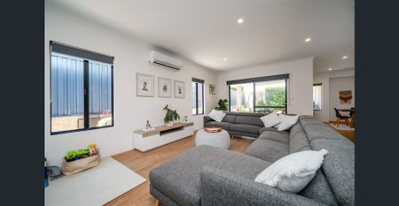 Modern Family Home - Photo 3