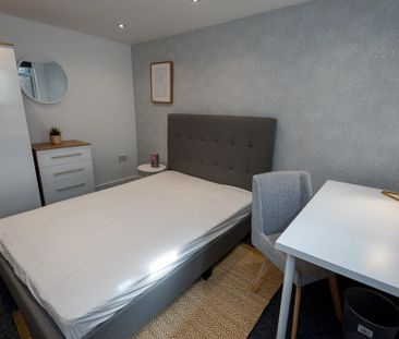 6 bedroom terraced house to rent - Photo 5