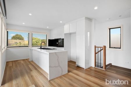 3 Bedrooms & 2 Bathrooms - Right in the Heart of Highett! - Photo 2