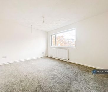 3 bedroom end of terrace house to rent - Photo 5