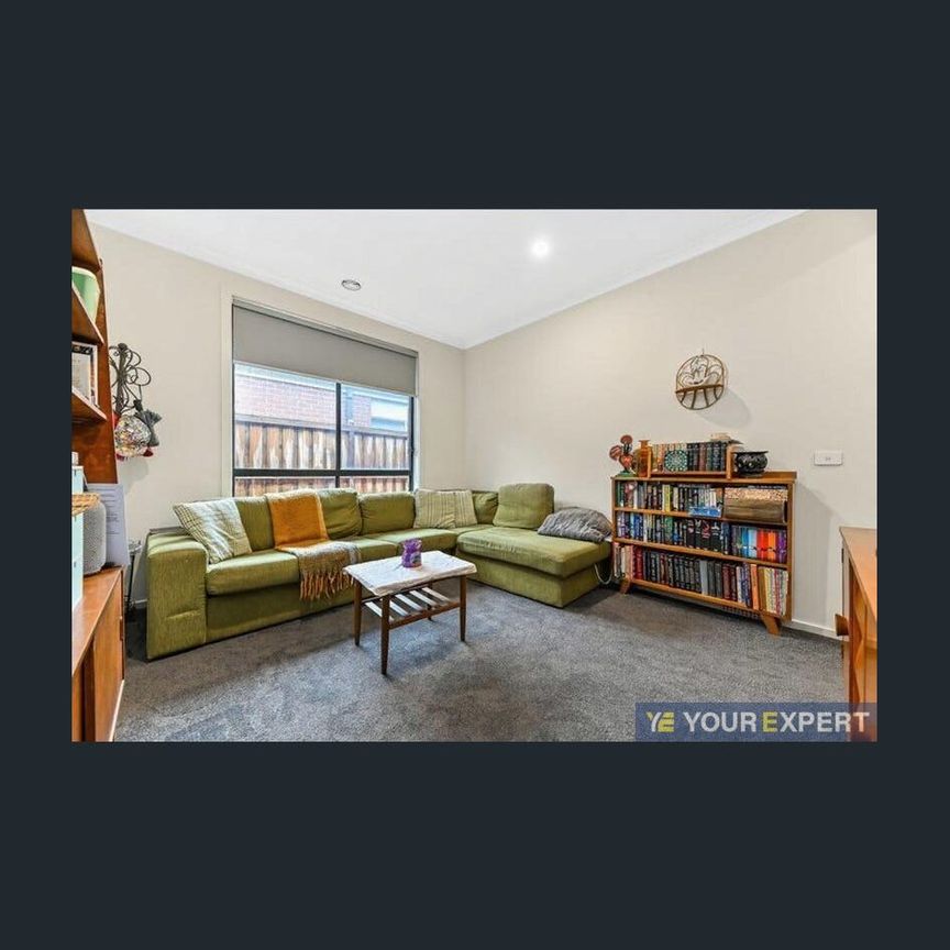 Spacious Family Home with Multiple Living Areas & Air-Conditioning - Photo 1