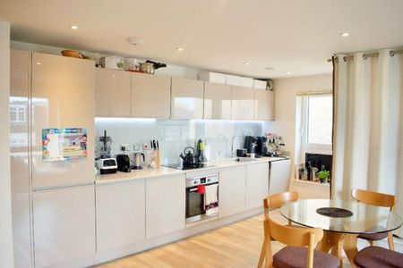2 Bed Flat, Hatton House, SW19 - Photo 5