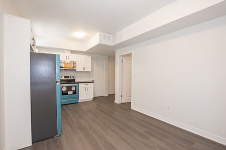 **GORGEOUS** 1 BEDROOM LOWER UNIT IN ST. CATHARINES!! - Photo 4