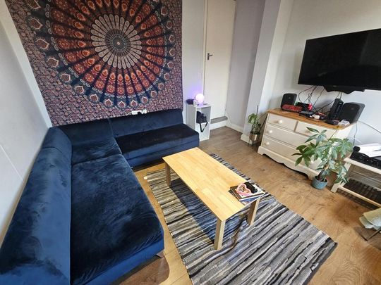 1 bedroom in a house share to rent - Photo 1