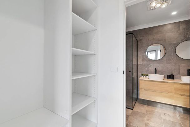 Spacious 5-Bedroom Furnished Home in the Heart of Jindabyne - Photo 1