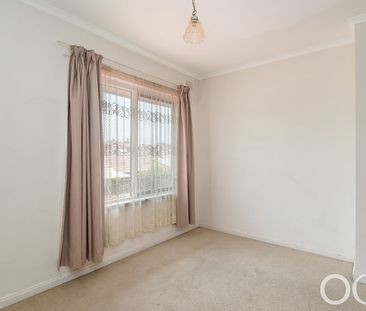 Open the Door To Stylish Townhouse Living in a Prime Adelaide Location - Photo 4