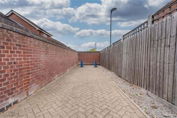 3 bedroom semi-detached house to rent - Photo 1
