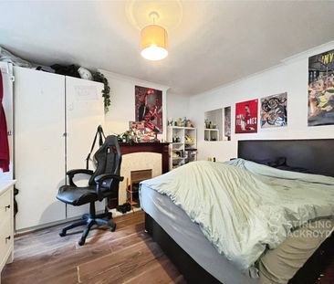 Nobles Way, Egham, Surrey, TW20 9RJ - Photo 2