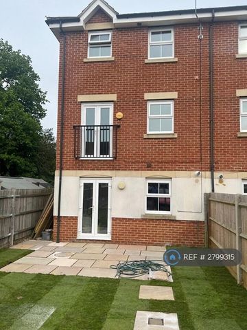 4 bedroom end of terrace house to rent - Photo 3