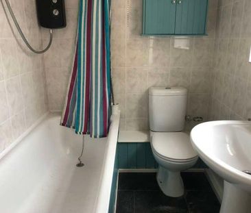 Spacious Bed Terraced House // Jul, LN5 - Photo 1