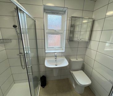 4 bedroom terraced house to rent - Photo 5