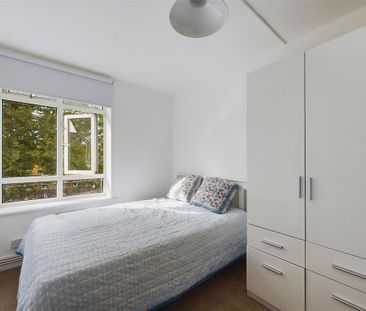 4 bedroom flat to rent - Photo 4