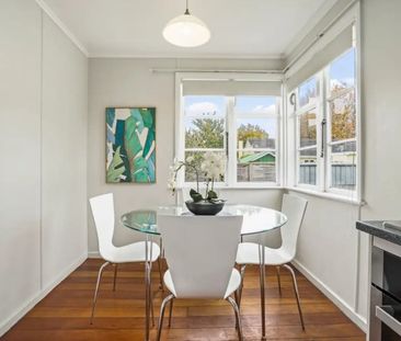 This well-presented home offers comfortable living in a convenient ... - Photo 2