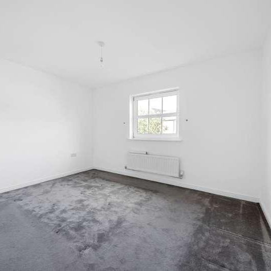 Fairford Leys, Aylesbury, HP19 - Photo 1