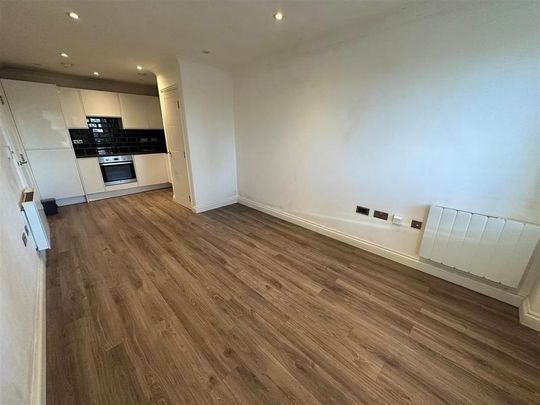 2 bedroom ground floor flat to rent - Photo 1