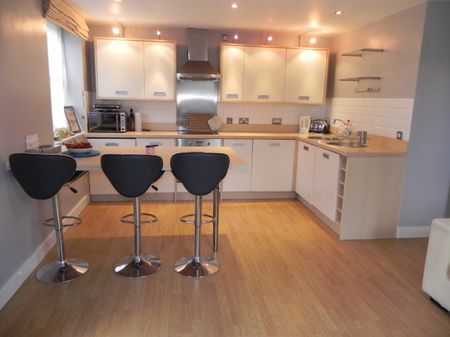 2 bed Flat for Rent - Photo 4