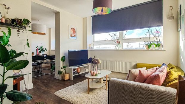 Skyline House, Swingate, Stevenage - Photo 1