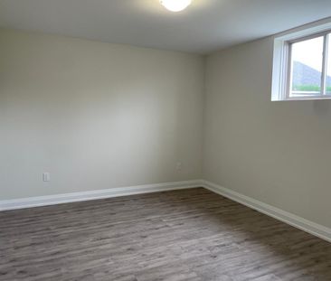 For Lease - 184 Sanderling Crescent Unit# B, Kawartha Lakes, Ontario - Photo 6