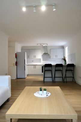 2 Bed Flat, Hadfield Close, M14 - Photo 1