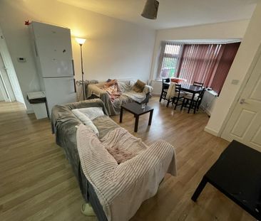 5 bedroom semi-detached house to rent - Photo 1