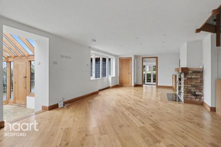 5 bedroom character property to rent - Photo 3