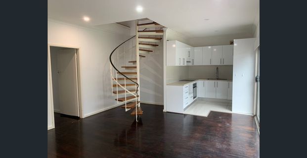 wooo....Wonderful new renovated BIG House! 5 Bed 2 Bath 3 Toilet + Study! Near Macquaire Uni and Shopping Centre. At quiet Street ! - Photo 1